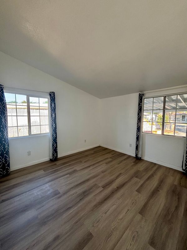 Building Photo - 8842 Mentone Pl