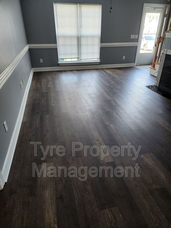 Building Photo - 320 S Square Dr