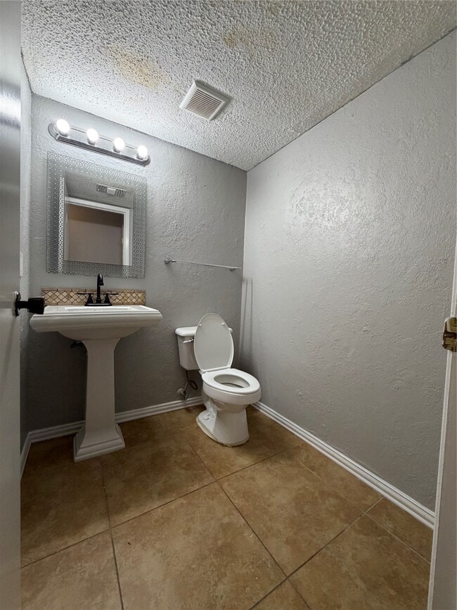 Building Photo - 13616 Garden Grove Ct