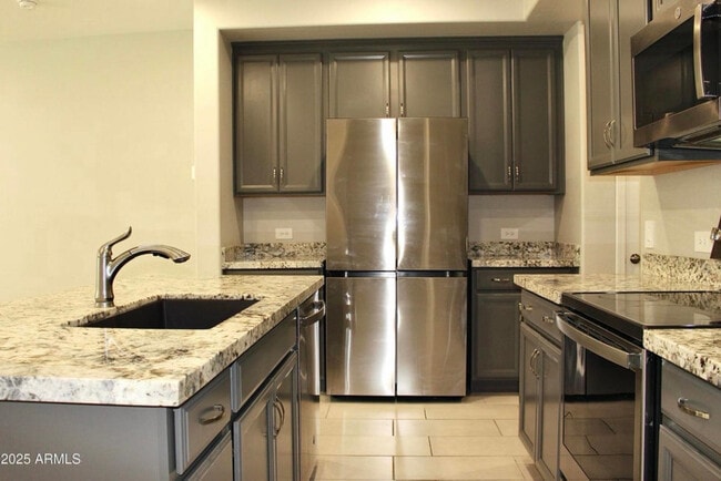 Building Photo - 2625 S Peppertree Dr