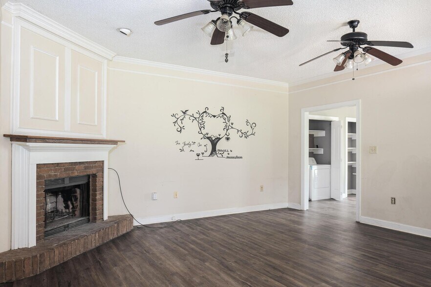 Building Photo - 680 Herring Dr