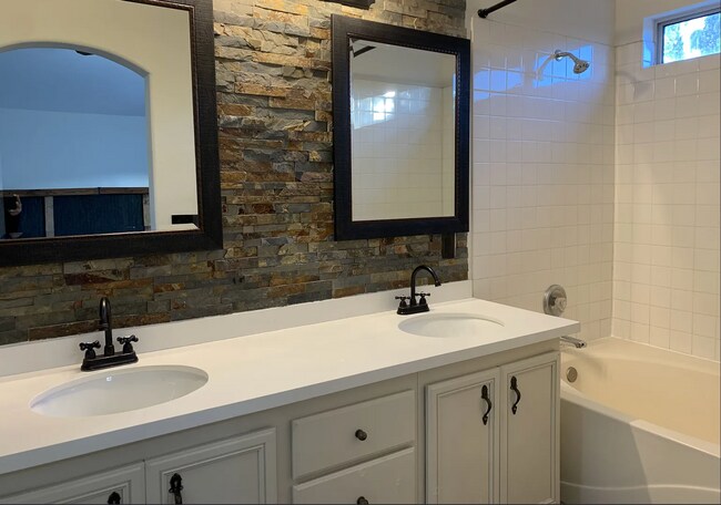 Building Photo - 309 Teal Ridge Hills Dr