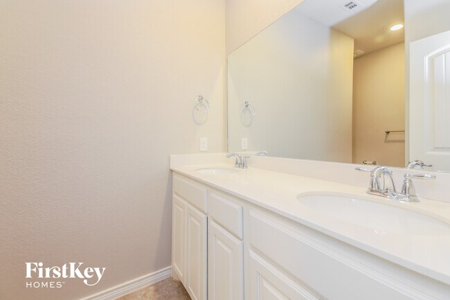 Building Photo - 105 Gentle Cir Way