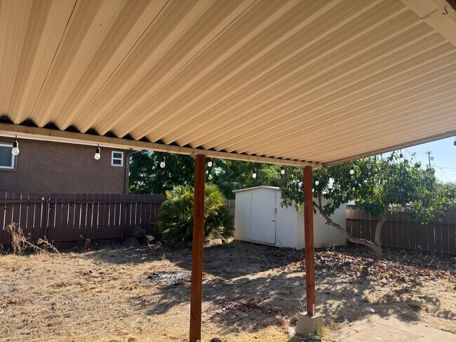 Building Photo - 565 Pepper Dr