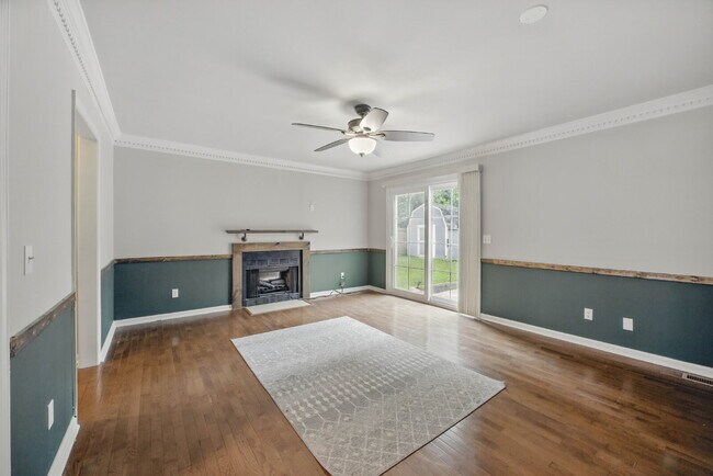 Building Photo - Beautiful 2 Bedroom 1.5 Bathroom Duplex