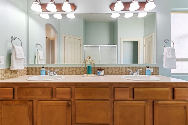 Building Photo - 2480 W San Remo Ct