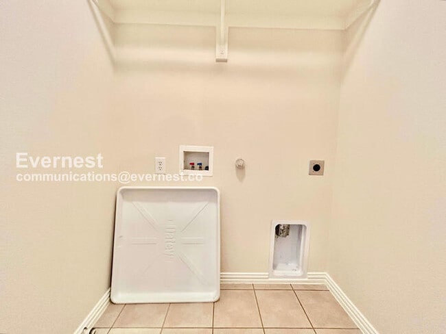 Building Photo - 3 Bed/2.5 Bath Townhome with Garage / Pet-Friendly / Vouchers Accepted / Available Now!