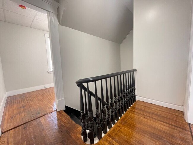 Building Photo - 408 Central St