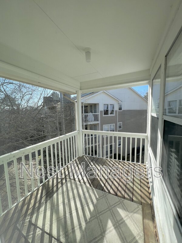 Building Photo - 1018 Wood Creek Dr