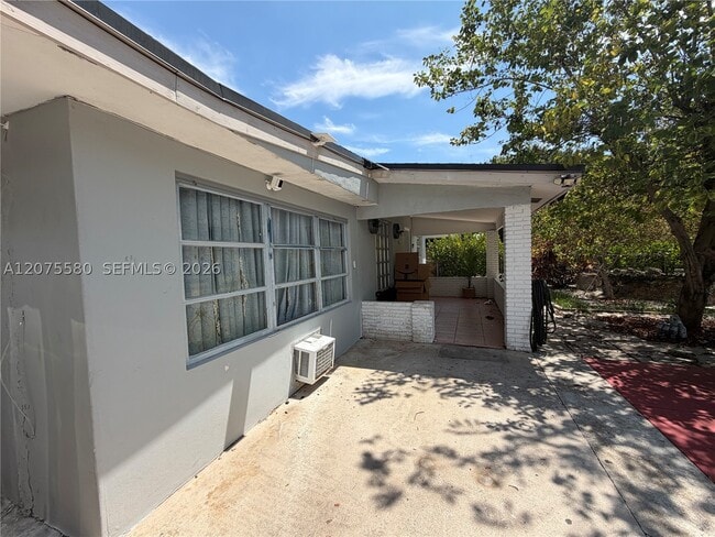 Building Photo - 951 SW 29th St