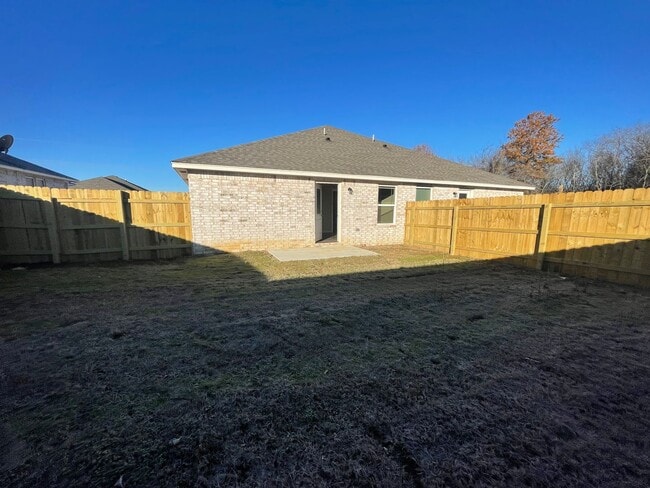 Building Photo - 3 bed, 2 bath Duplex in Wagoner