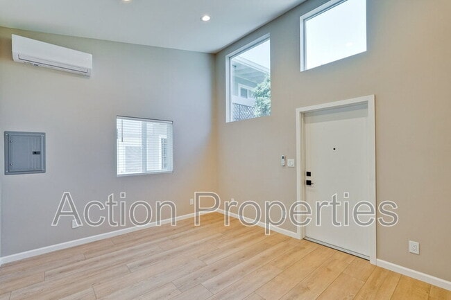 Building Photo - 370 Camille Ct