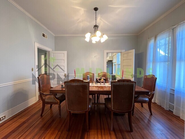 Building Photo - 2417B Clark Street