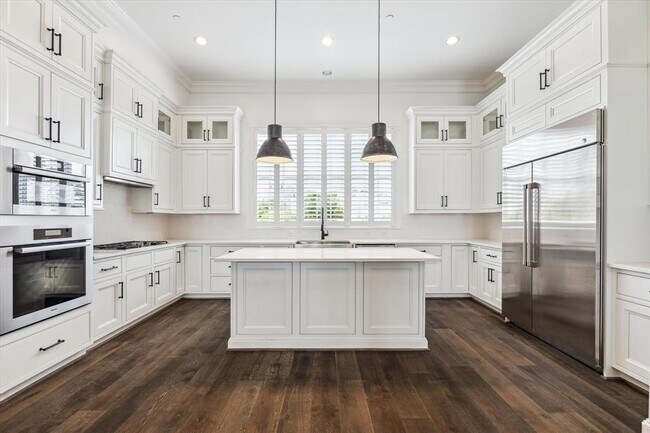 Building Photo - 3850 Glen Arbor Dr