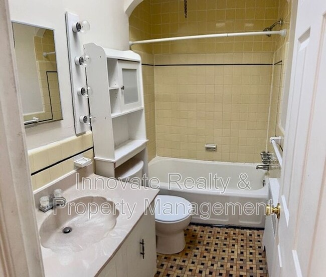 Building Photo - 4400 Sheffield Ave