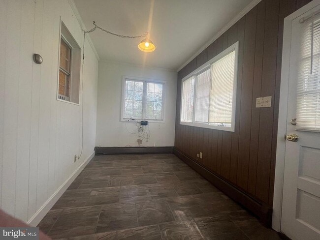 Building Photo - 10924 Buchanan Trail E