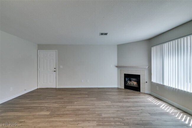 Building Photo - 350 S Durango Dr