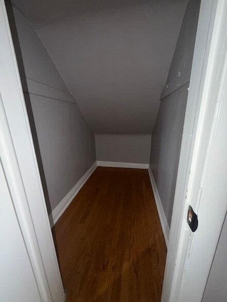 Building Photo - 10401 S Ewing Ave