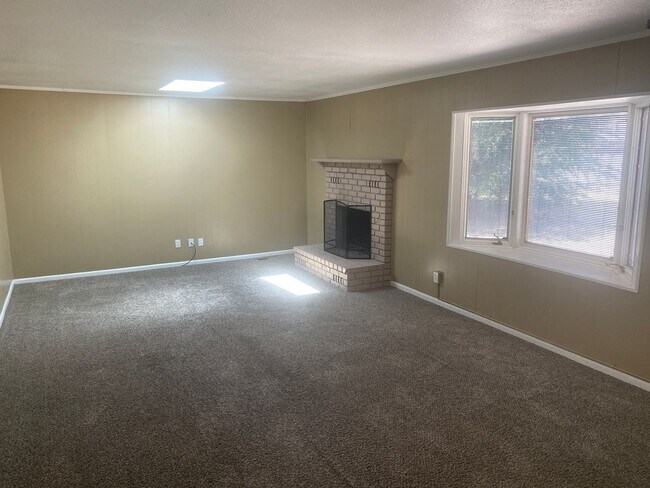 Building Photo - Must See! West Side Carson City - Updated