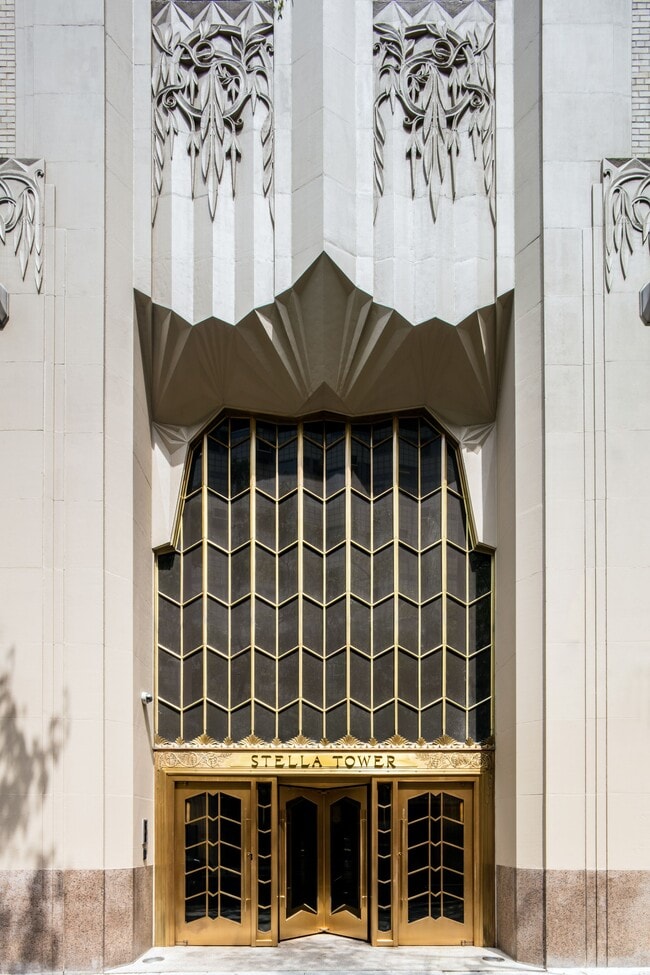 Building Photo - 425 W 50th St