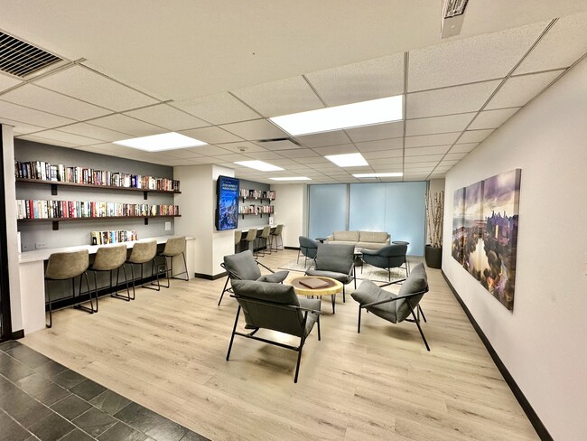 Building Photo - 2020 N Lincoln Park W