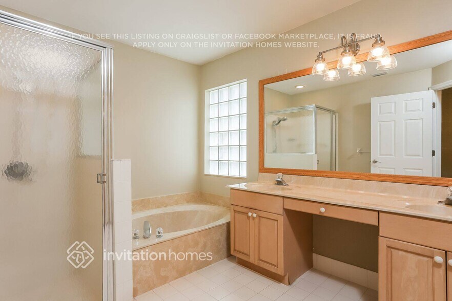 Building Photo - 10484 Lexington Cir S