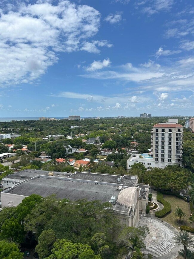 Building Photo - 2525 SW 3rd Ave