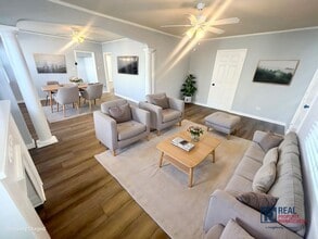 Building Photo - 2 bed 1 bath SFH near USC with gated parking