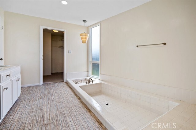 Building Photo - 7117 Avenida Altisima