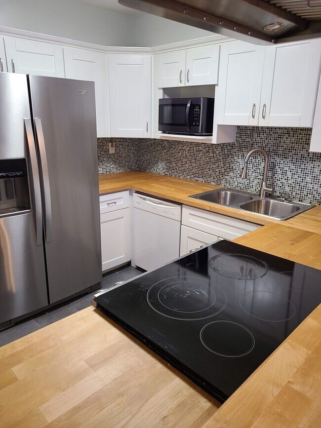 Building Photo - 1200