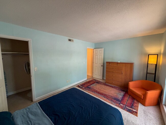 Building Photo - Summit House J-22