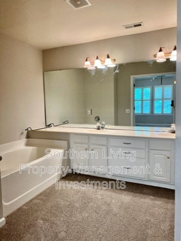 Building Photo - 8214 Drakeview Ct