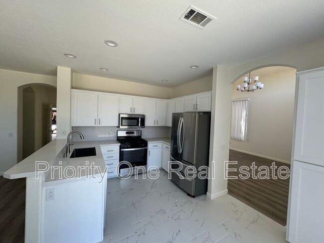 Building Photo - 560 Calle Capistrano