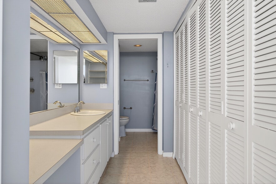 Master Bathroom - 500 Treasure Island Causeway