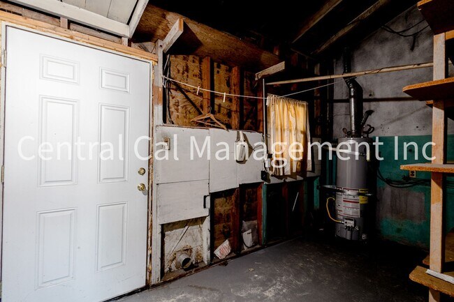 Building Photo - 3 Bedroom/1 Bath Home with Solar - $1895 per month!