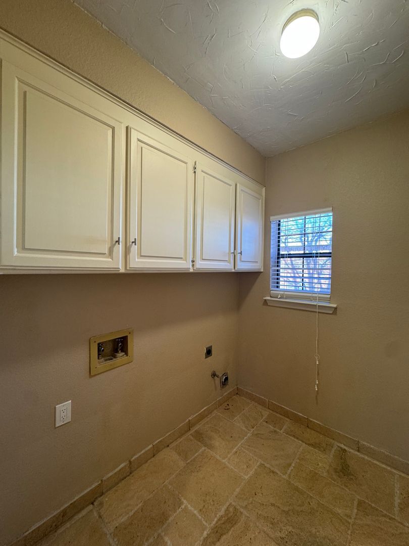 Building Photo - 3205 Ridge Cir