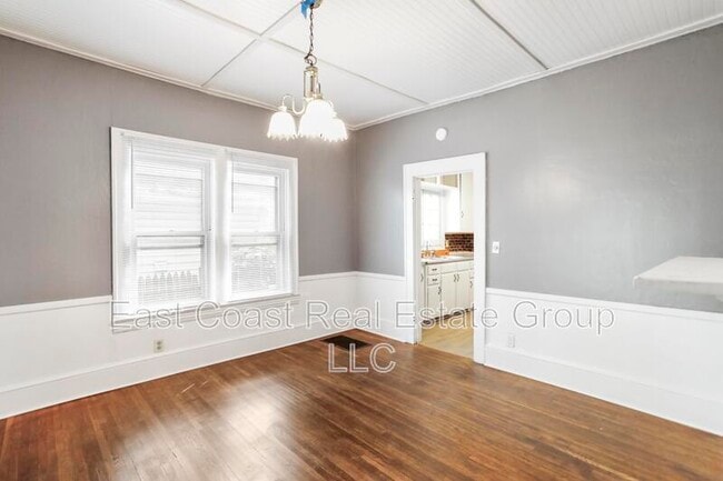 Building Photo - 208 N Mary St