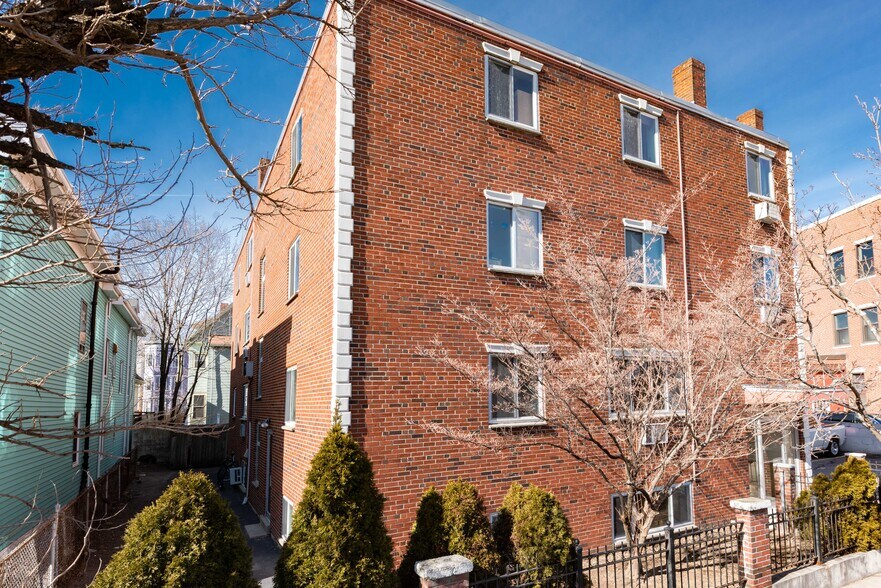 Building Photo - 135 Inman St