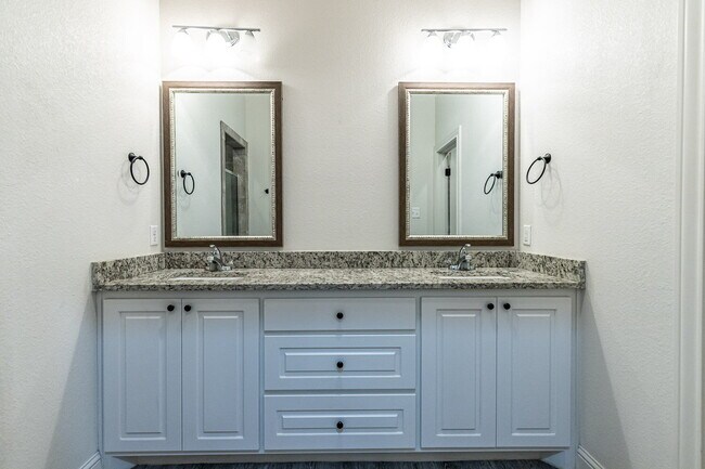 Building Photo - The Finer Things In Life/ The Town Homes o...