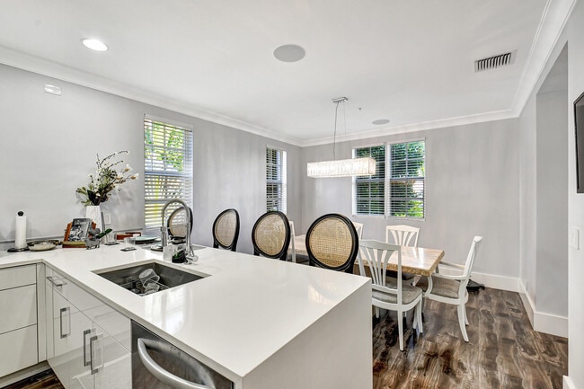 Building Photo - 536 S mallory Cir