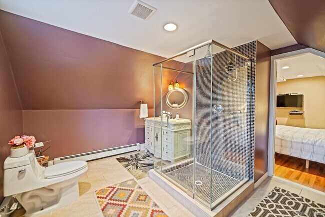 Building Photo - 6 Fairfields Ln