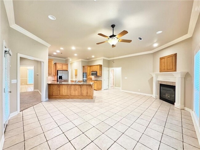 Building Photo - 2914 S College Dr