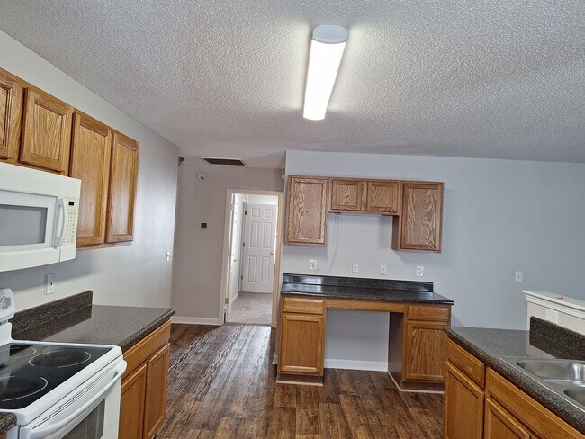 Building Photo - Marvelous Three Bedroom Home in Lake Carolina!