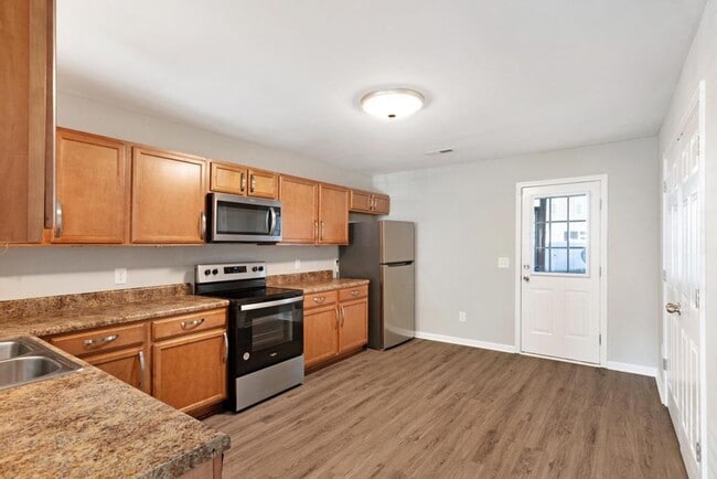 Building Photo - Great Townhome! City Limits! Carolina Forest!