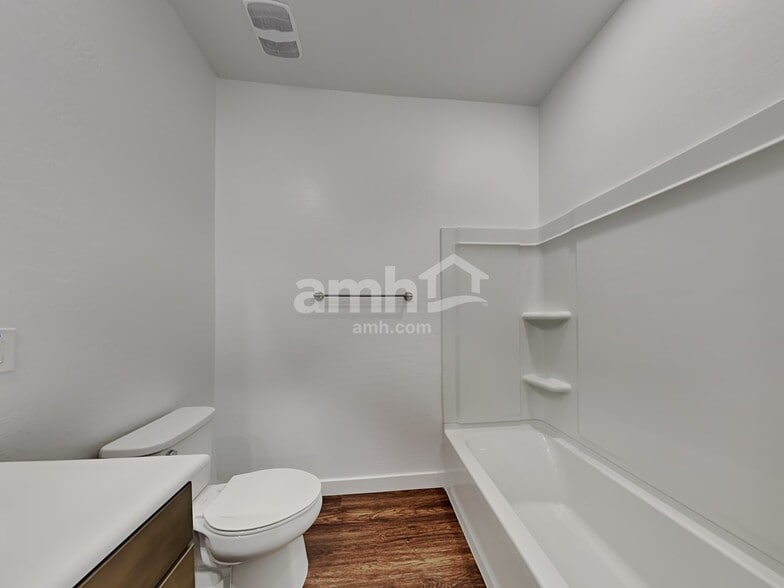 Building Photo - 4214 S 105th Dr