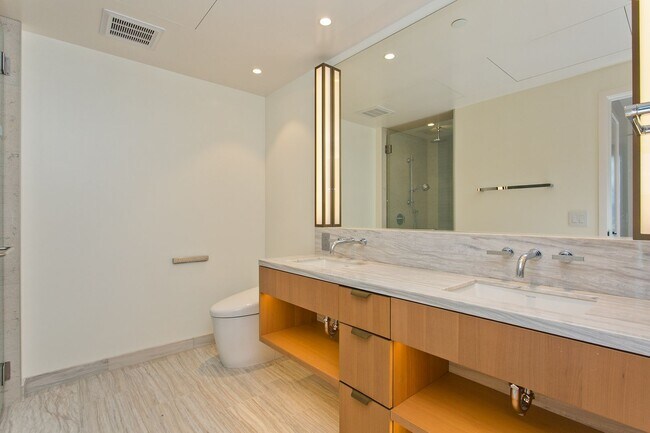 Building Photo - Victoria Place 2705 - Sophisticated 1BR