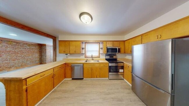 Building Photo - 507 8th Ave SW