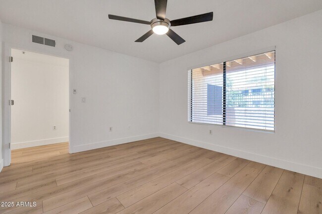 Building Photo - 9990 N Scottsdale Rd