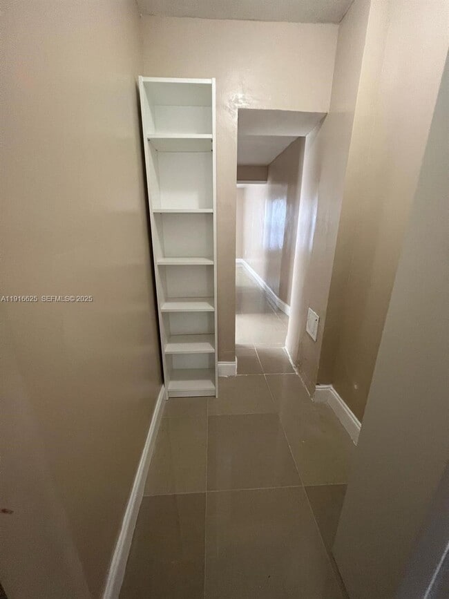 Building Photo - 4121 SW 20th St