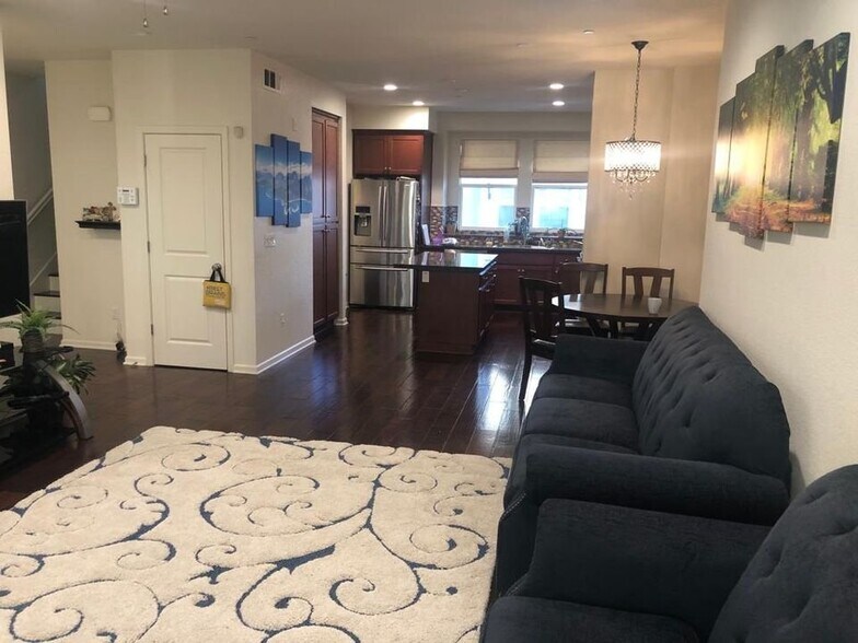 Building Photo - 40937 Gramercy Ter